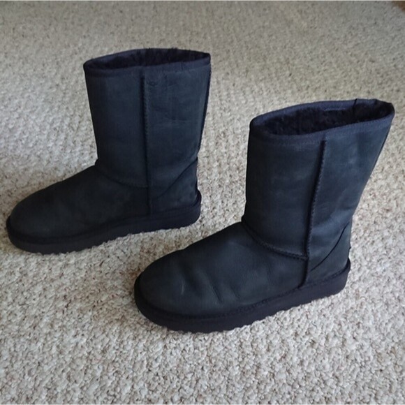 Black Ugg Classic II Short Boots size 6 - Picture 4 of 12